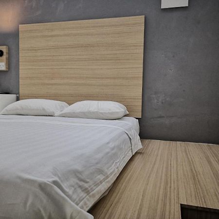 Dragon Door Hotel Sitiawan Exterior photo