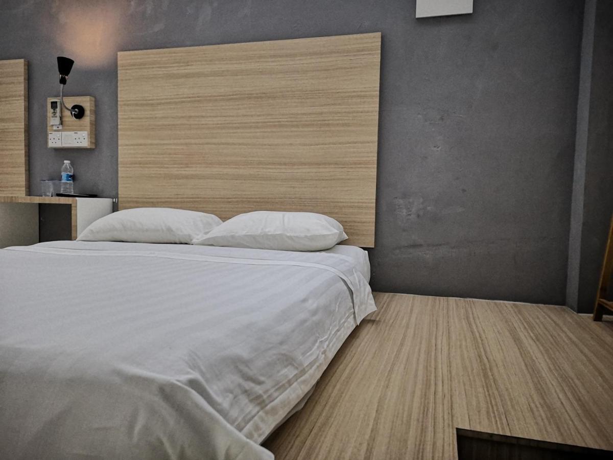 Dragon Door Hotel Sitiawan Exterior photo
