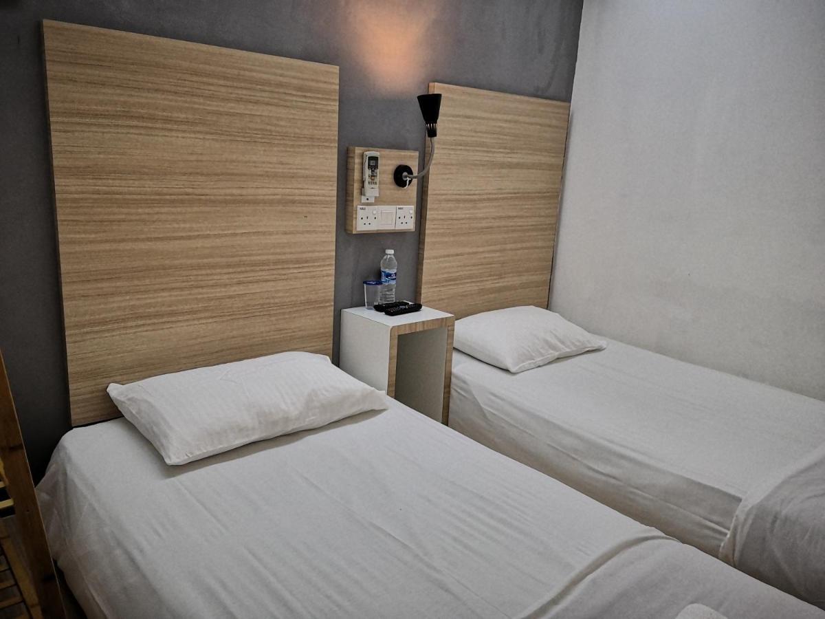 Dragon Door Hotel Sitiawan Exterior photo